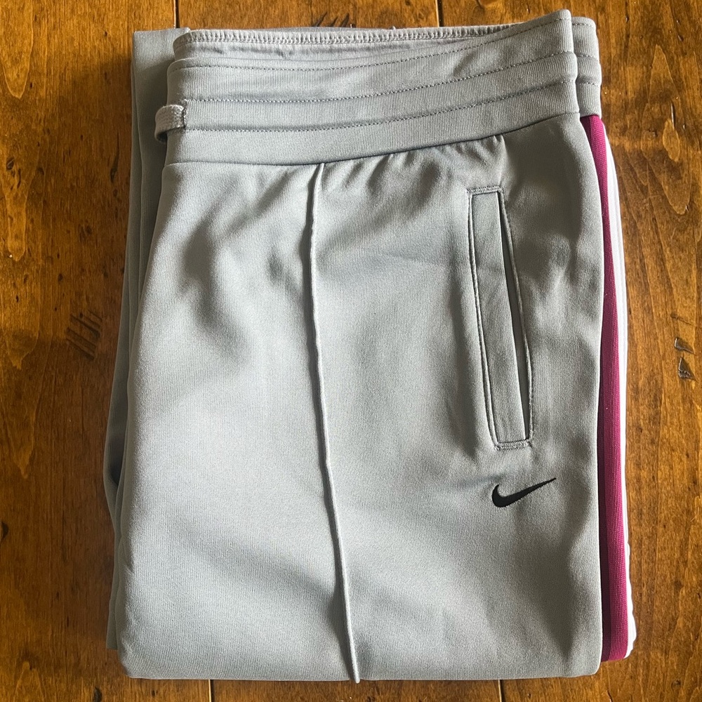 🤍💗 Nike - Gray Training Pants 💗🤍